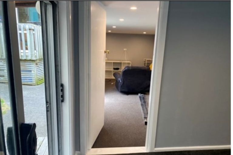 Photo of property in 53 Victory Crescent, Tawa, Wellington, 5028