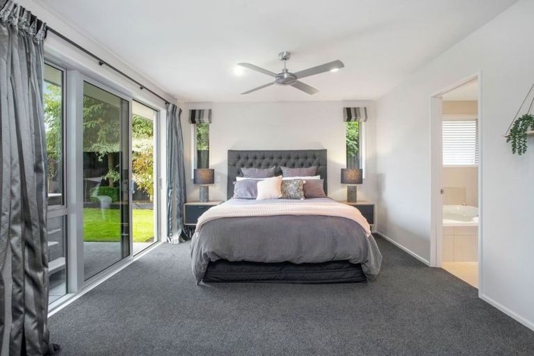 Photo of property in 28 Reka Street, Parklands, Christchurch, 8083