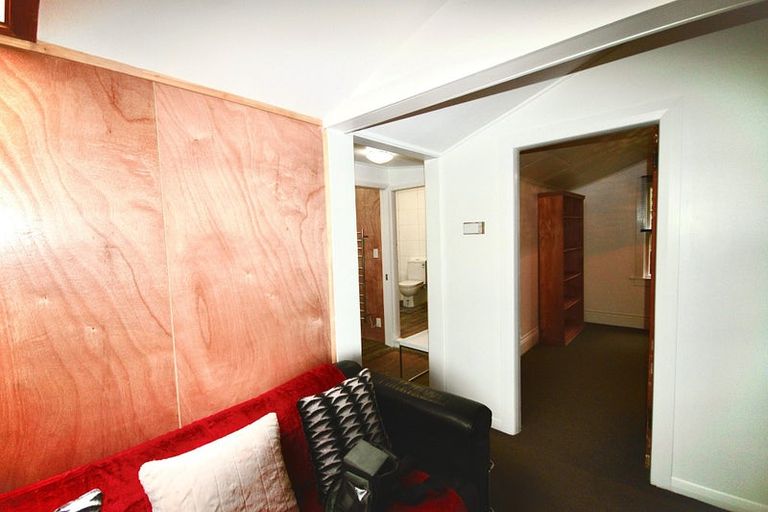 Photo of property in 66 Kelburn Parade, Kelburn, Wellington, 6012