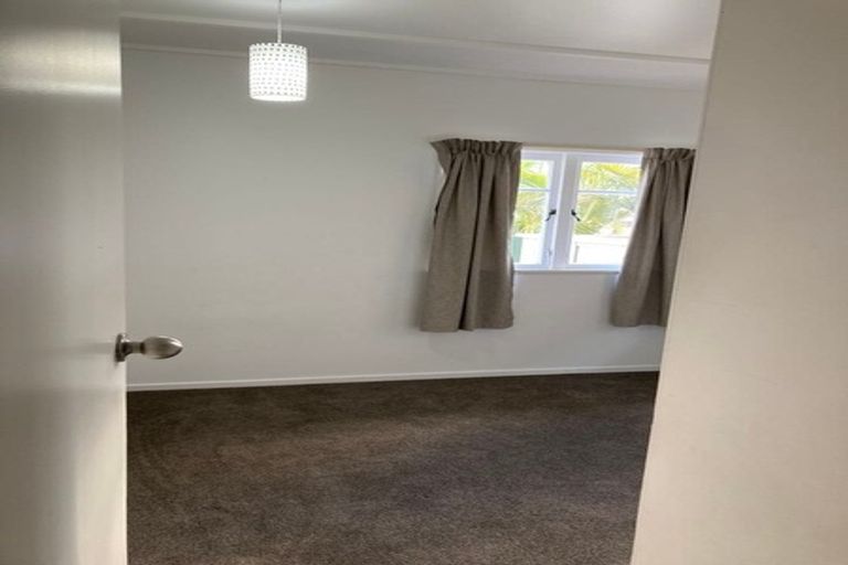 Photo of property in 15 Hattaway Avenue, Bucklands Beach, Auckland, 2012