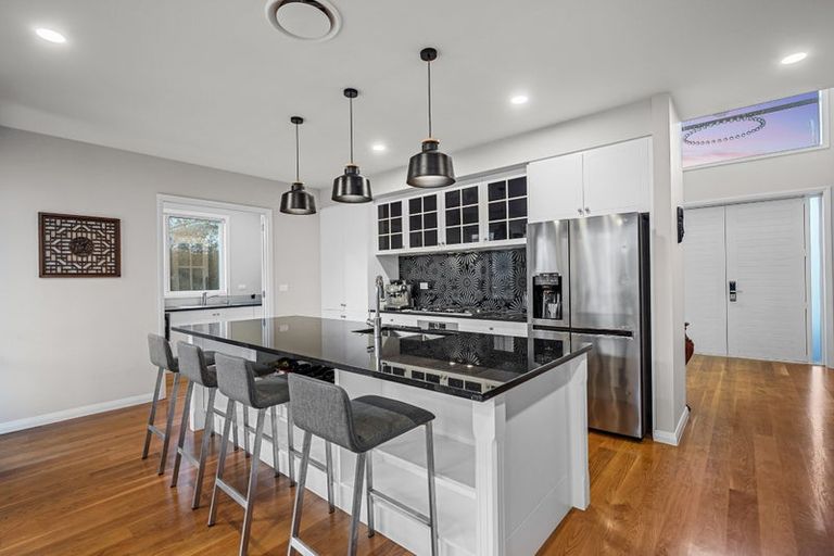 Photo of property in 6 Taraire Place, Orewa, 0931