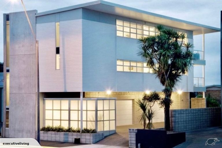 Photo of property in 147 Molesworth Street, New Plymouth, 4312