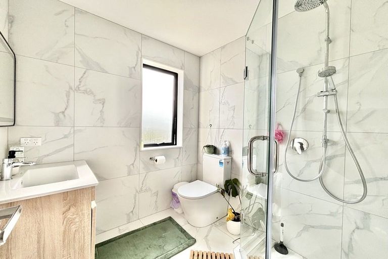 Photo of property in 3/28 Smythe Road, Henderson, Auckland, 0612