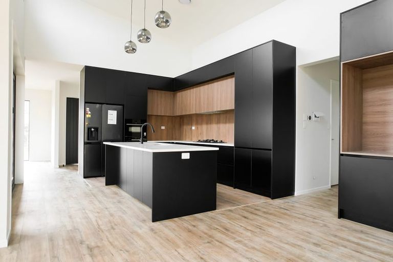 Photo of property in 27 Cara Avenue, Kumeu, 0810