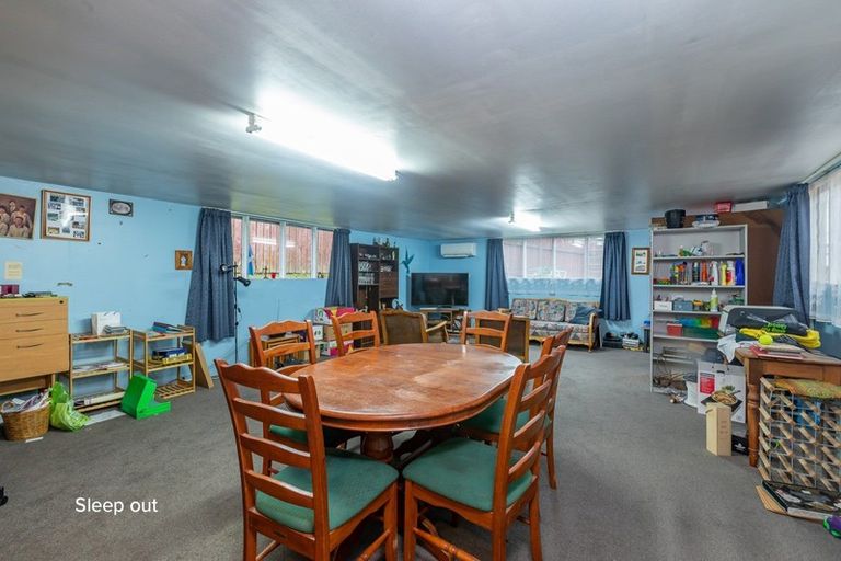 Photo of property in 24 Worcester Place, Cannons Creek, Porirua, 5024