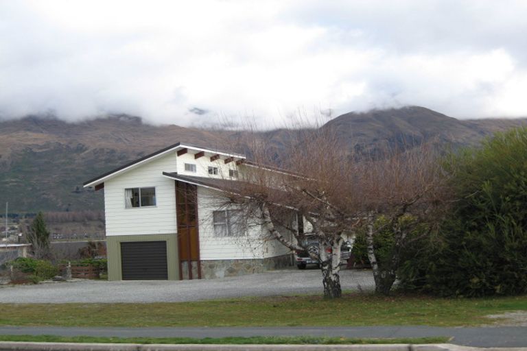 Photo of property in 18 Beacon Point Road, Wanaka, 9305