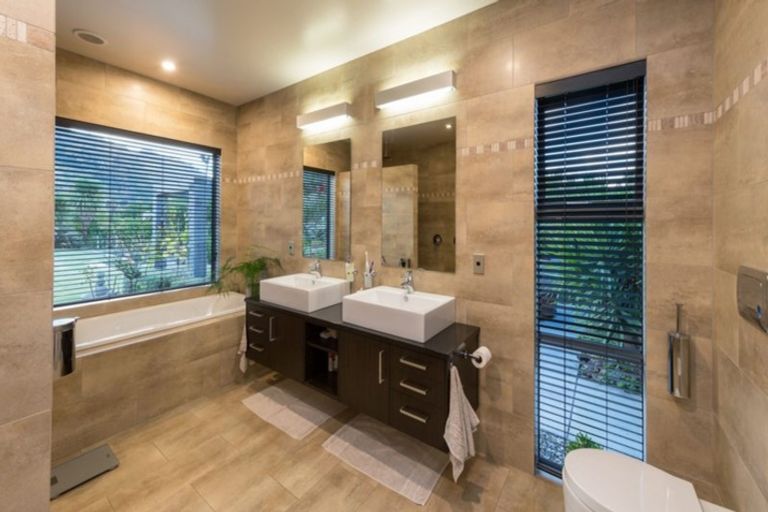 Photo of property in 5 Hollyhock Lane, Wanaka, 9305