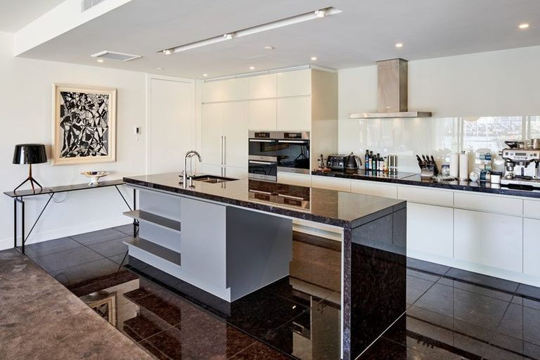 Photo of property in Clyde Quay Wharf, 2b/6 Clyde Quay Wharf, Te Aro, Wellington, 6011