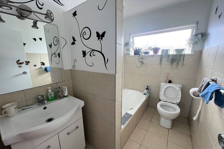 Photo of property in 18 Archmillen Avenue, Pakuranga Heights, Auckland, 2010