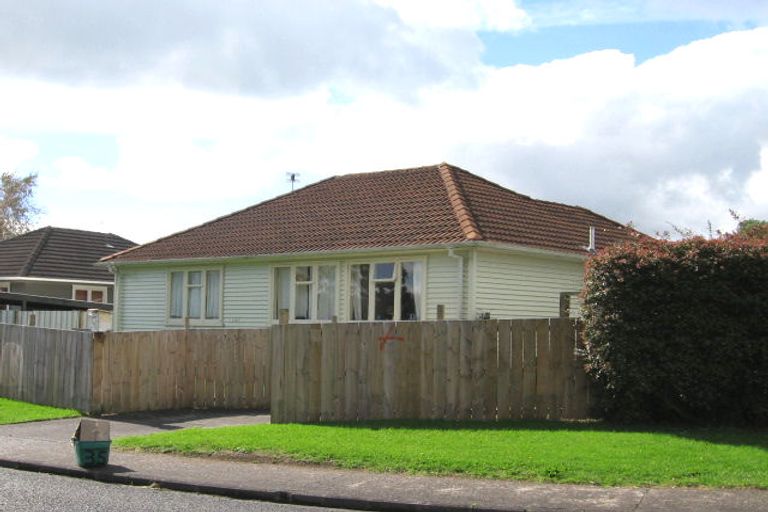 Photo of property in 35 Roby Street, Te Atatu Peninsula, Auckland, 0610