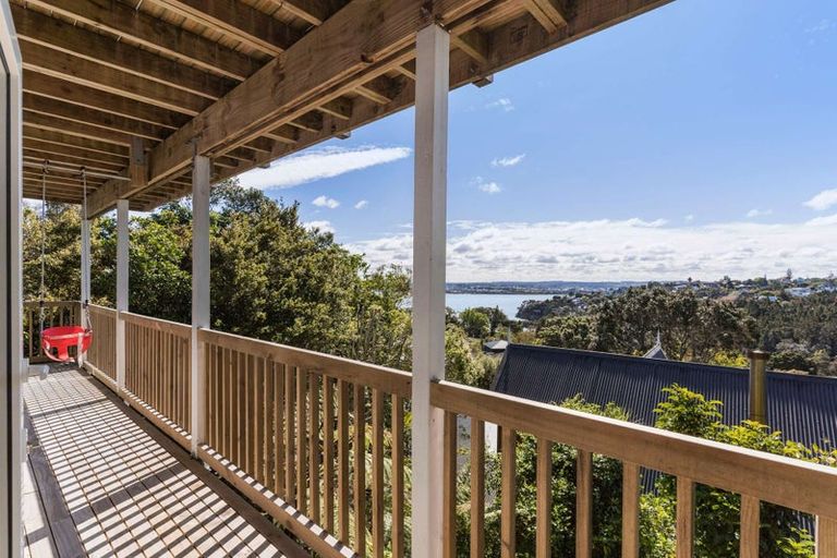 Photo of property in 53 Island Bay Road, Beach Haven, Auckland, 0626
