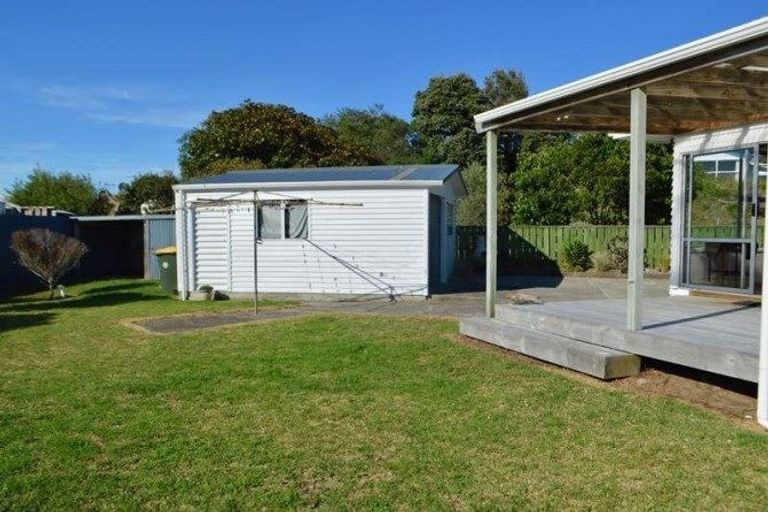Photo of property in 2b Mahoe Street, Otaki Beach, Otaki, 5512