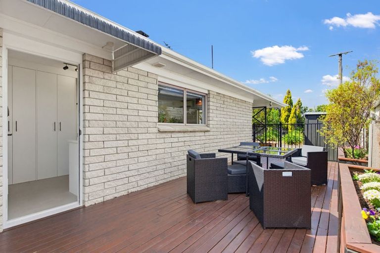 Photo of property in 1 Pleasant Road, Glen Eden, Auckland, 0602