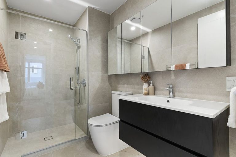 Photo of property in 121 Hibiscus Drive, Orewa, 0931