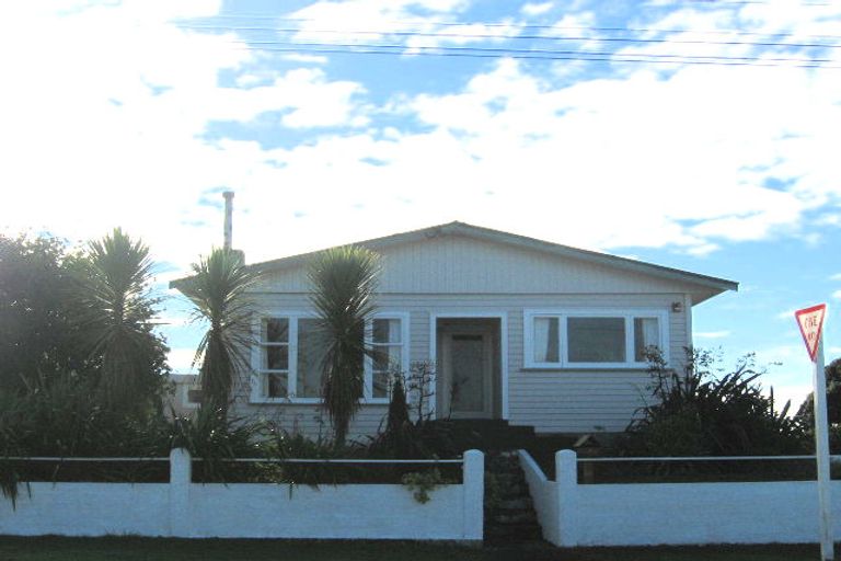 Photo of property in 48 Toi Street, Otaki Beach, Otaki, 5512