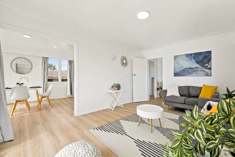 Photo of property in 70 Sturges Road, Henderson, Auckland, 0612