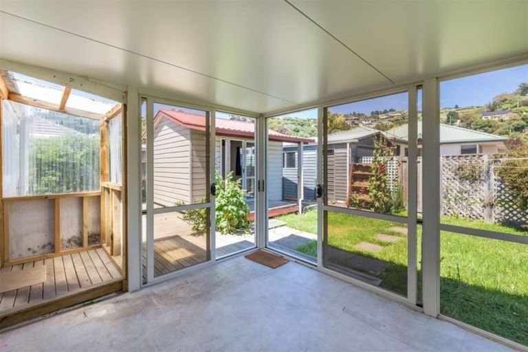 Photo of property in 44 Taupata Street, Redcliffs, Christchurch, 8081
