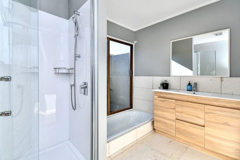 Photo of property in 24 Magnolia Avenue, Opaheke, Papakura, 2113