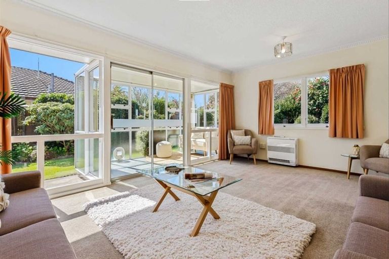 Photo of property in 2/208 Waimairi Road, Ilam, Christchurch, 8041