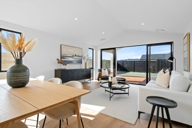 Photo of property in 14a Rose Leigh Drive, Cambridge, 3434