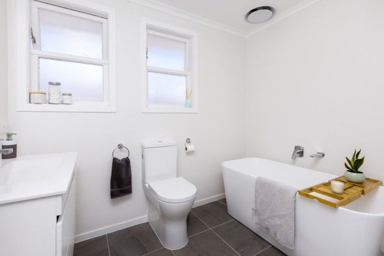 Photo of property in 9 Hillside Drive, Maoribank, Upper Hutt, 5018