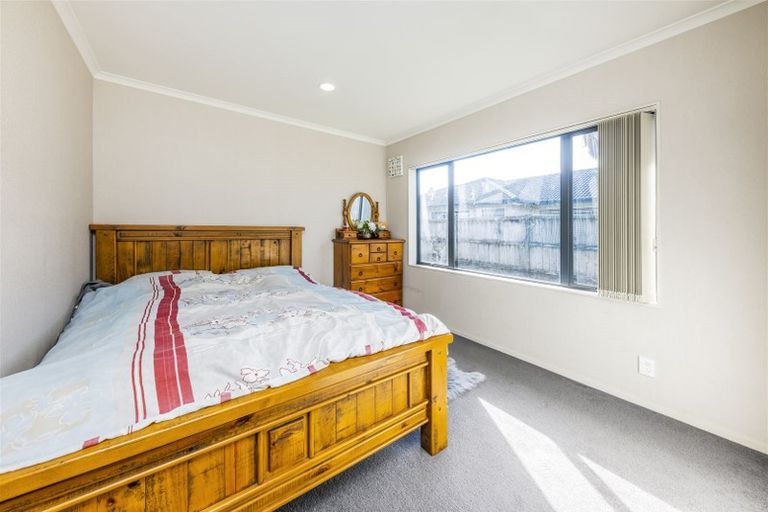 Photo of property in 18 Aberdeen Crescent, Wattle Downs, Auckland, 2103