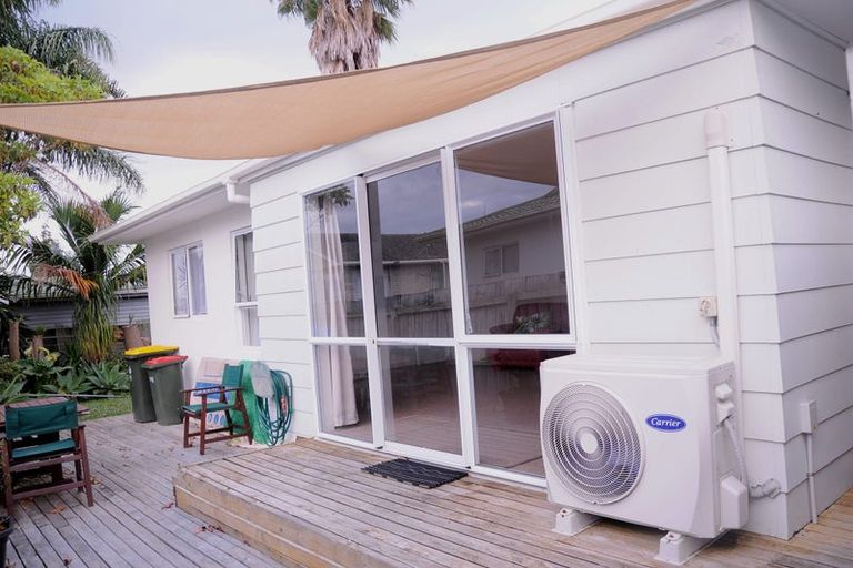 Photo of property in 2/1 Dunstall Place, Mangere Bridge, Auckland, 2022