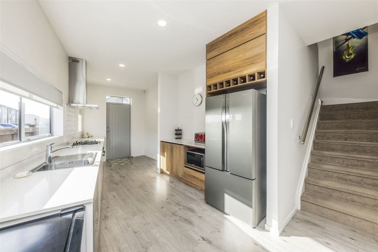 Photo of property in 2 Turehu Road, Papakura, 2110