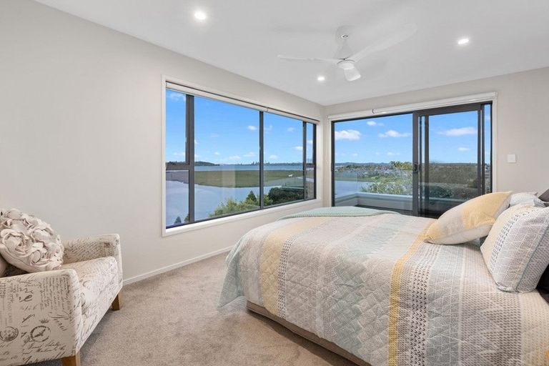 Photo of property in 187 West Harbour Drive, West Harbour, Auckland, 0618