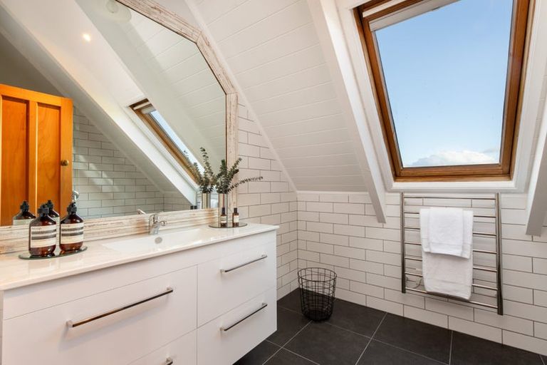 Photo of property in 2/22 View Road, Campbells Bay, Auckland, 0630