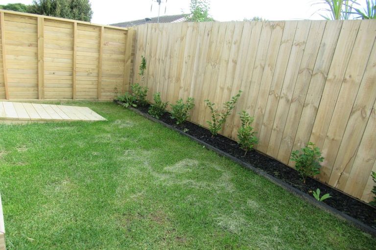 Photo of property in 2 Nikau Street, New Lynn, Auckland, 0600