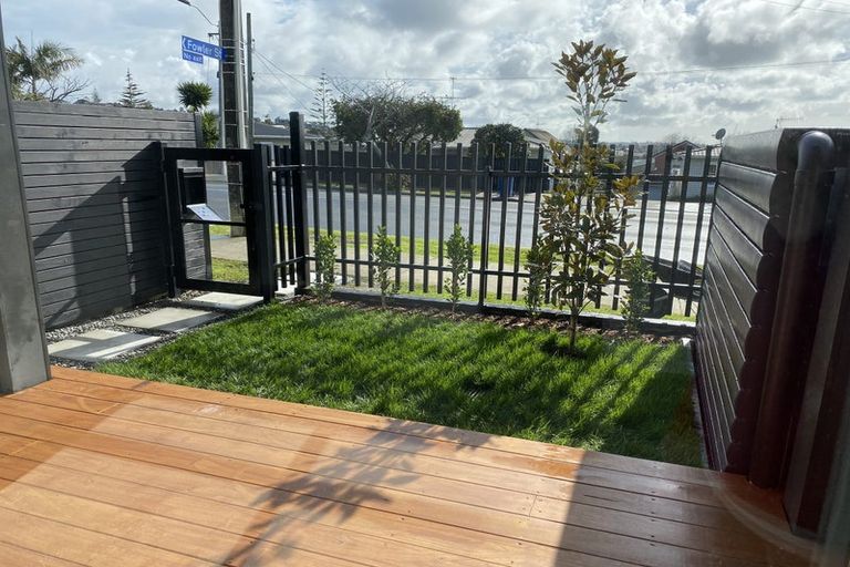 Photo of property in 2c Fowler Street, Northcote, Auckland, 0627