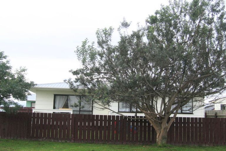 Photo of property in 8a Spackman Crescent, Paraparaumu, 5032