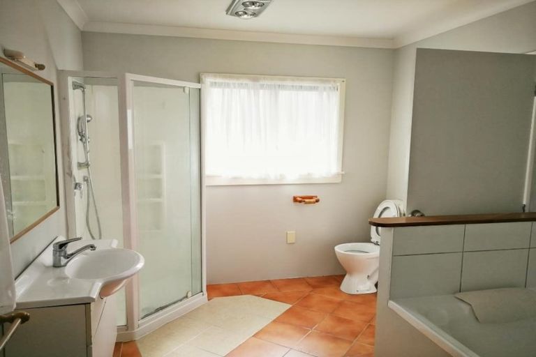 Photo of property in 216 Te Atatu Road, Te Atatu South, Auckland, 0610