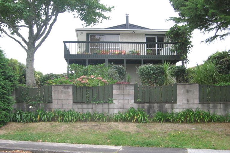 Photo of property in 31 Valley View Road, Glenfield, Auckland, 0629