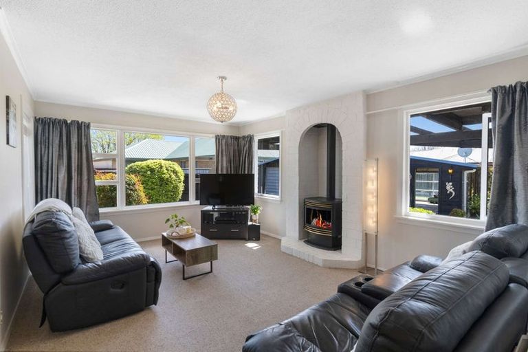 Photo of property in 77 Farquhars Road, Redwood, Christchurch, 8051