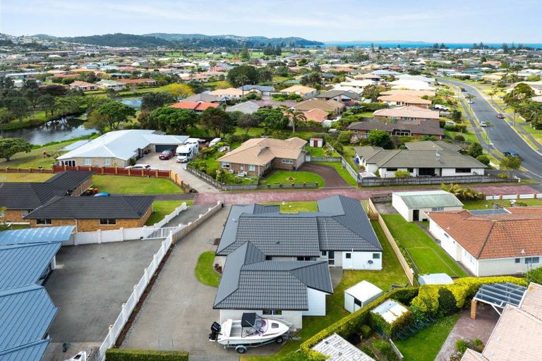 Photo of property in 3 Lakeside Drive, Orewa, 0931