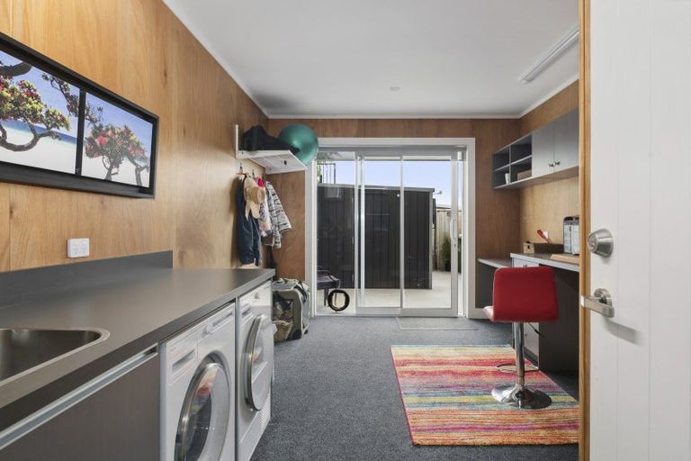 Photo of property in 5 Azalea Lane, Waipahihi, Taupo, 3330