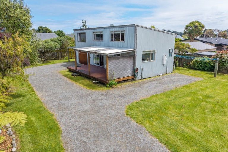 Photo of property in 22 Kiharoa Street, Otaki Beach, Otaki, 5512