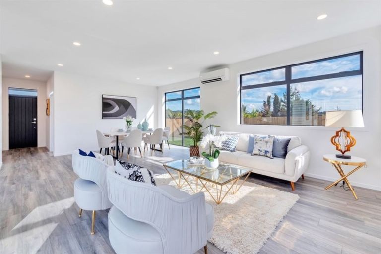 Photo of property in 107 Sturges Road, Henderson, Auckland, 0612