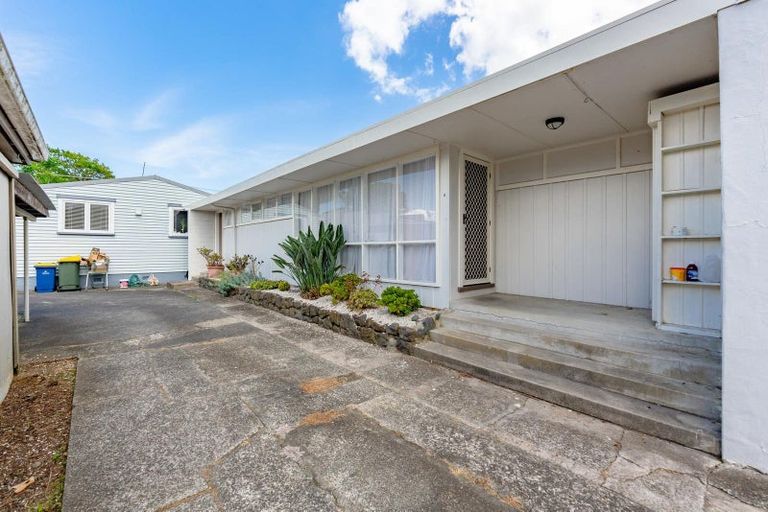 Photo of property in 2/127 Seabrook Avenue, New Lynn, Auckland, 0600