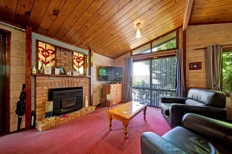 Photo of property in 23 Ambury Place, Merrilands, New Plymouth, 4312