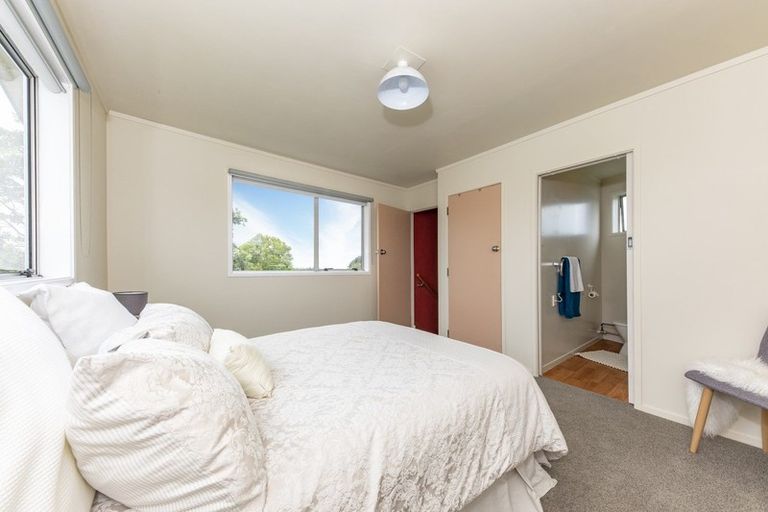 Photo of property in 76 Tiroroa Avenue, Te Atatu South, Auckland, 0610