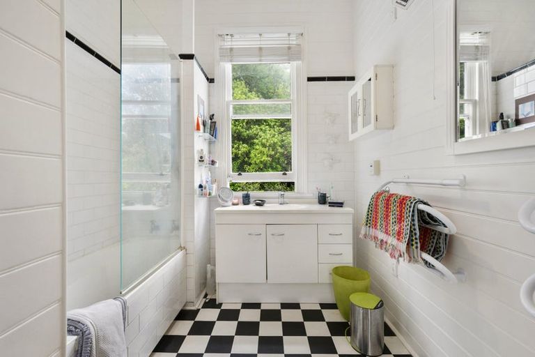 Photo of property in 26 Newman Terrace, Thorndon, Wellington, 6011