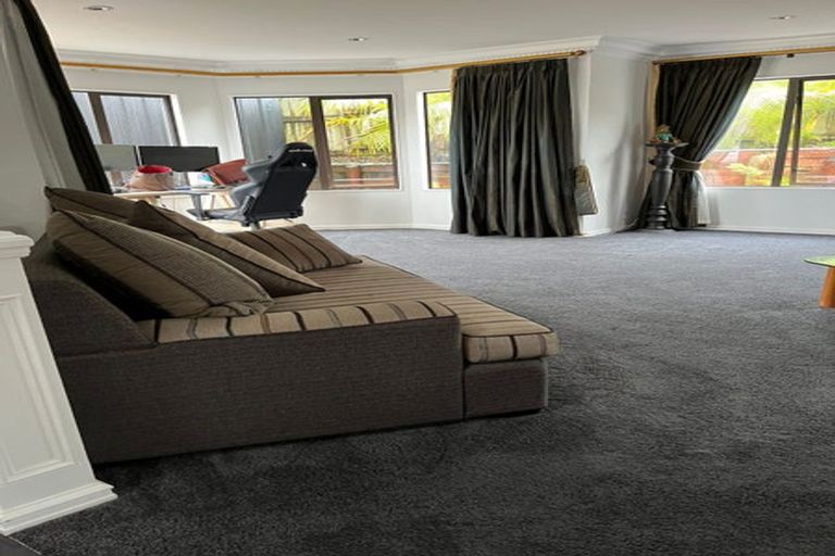 Photo of property in 11 Rosses Place, Pinehill, Auckland, 0632