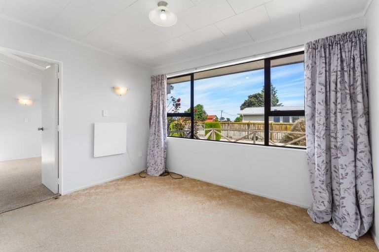 Photo of property in 28 Kiharoa Street, Otaki Beach, Otaki, 5512