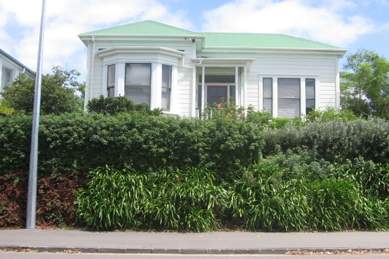 Photo of property in 17 Cambridge Terrace, Devonport, Auckland, 0624