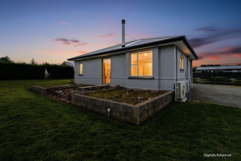Photo of property in 30 Mccaughan Street, Browns, Winton, 9781