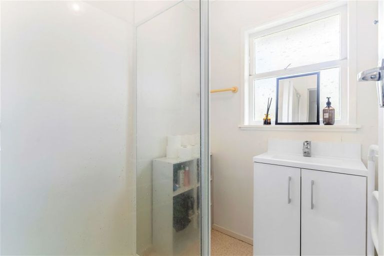 Photo of property in 2/24 Inverness Road, Browns Bay, Auckland, 0630