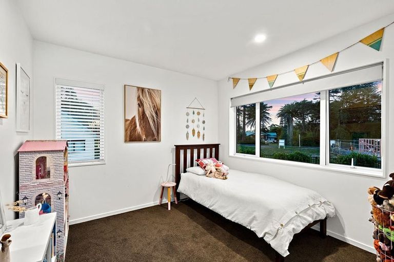 Photo of property in 11 Dida Park Drive, Kumeu, 0810